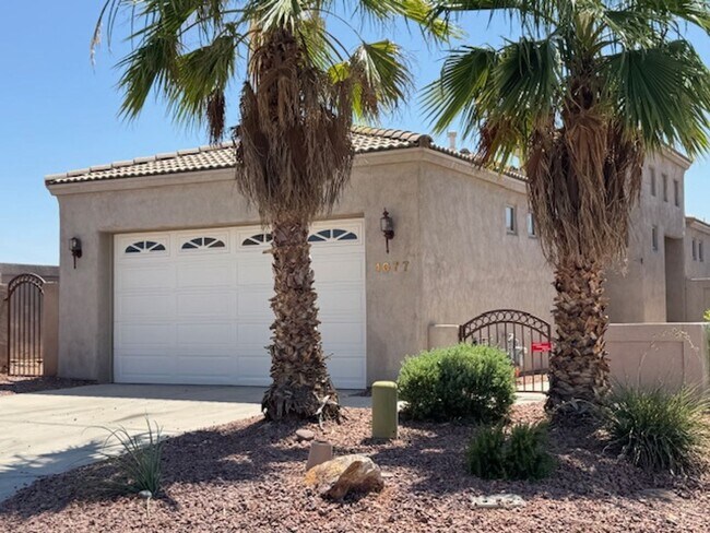 Foto del edificio - 2BR Patio Home with 2 BONUS ROOMS, fenced ...