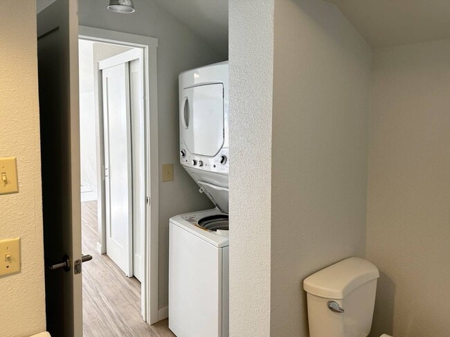 Building Photo - 848 3rd St