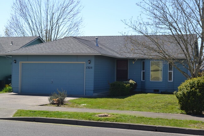 Building Photo - 1325 River Oak Rd