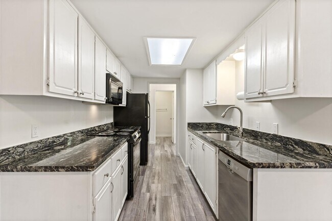 Foto del edificio - 302 Pleasant St