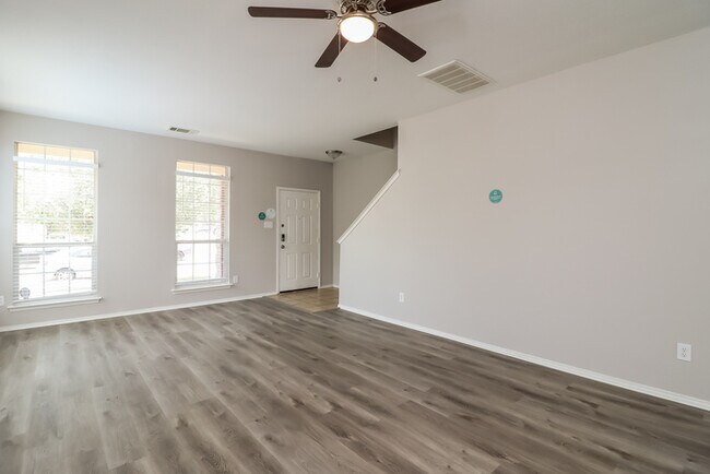 Foto del edificio - 1025 Maidenhair Ln