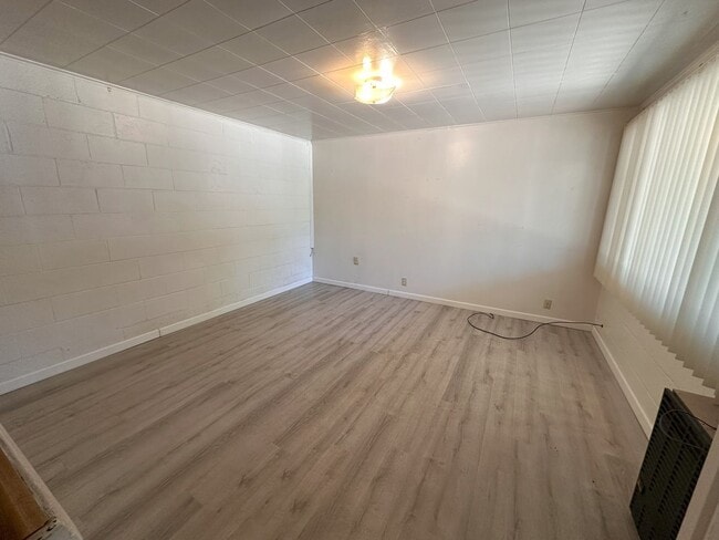 Building Photo - One bedroom, One bathroom Apartment
