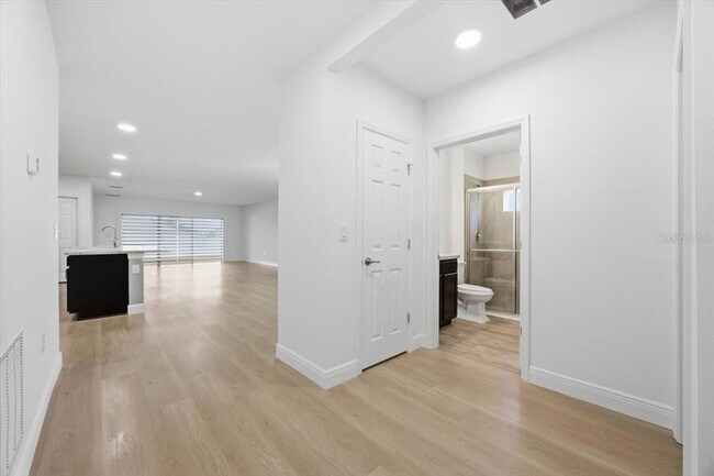 Foto del edificio - 446 Hamlet Lp