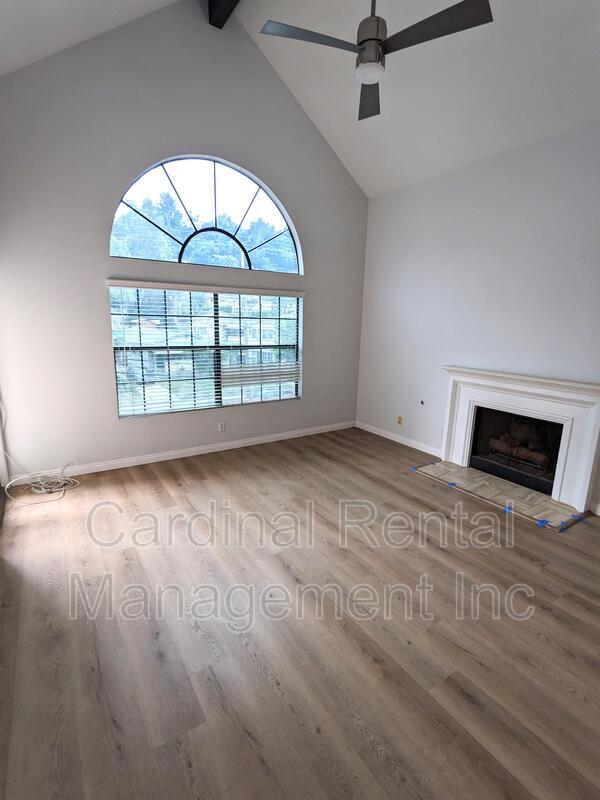 Foto del edificio - 130 Monterey Rd