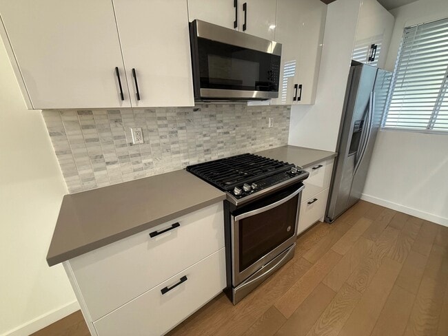 Interior Photo - 850 2nd St