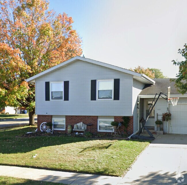 Building Photo - 807 E Elm Dr