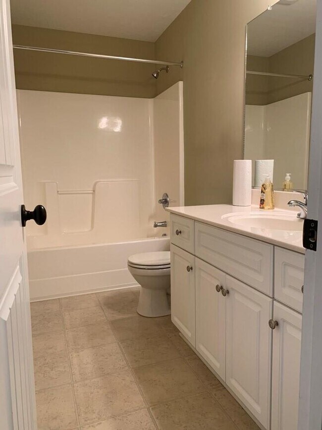 Foto del edificio - 548 Lory Ln