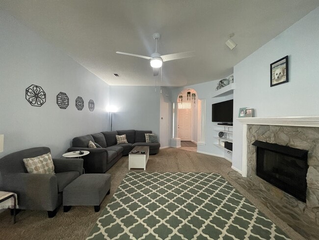 Building Photo - 1902 Mistral Ln W