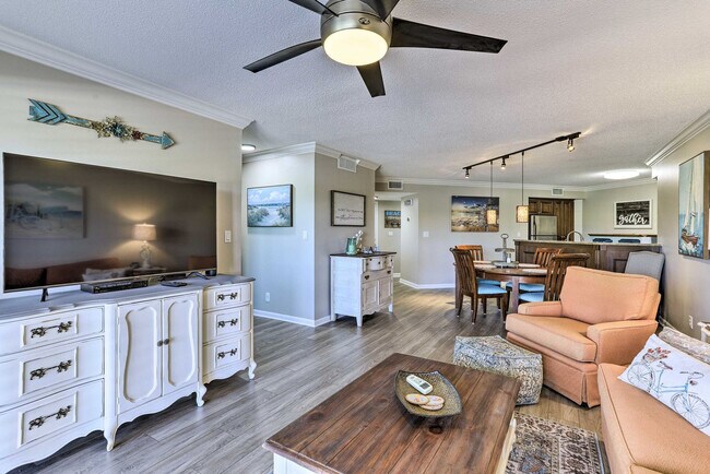 Building Photo - 6141 Bahia Del Mar Blvd S
