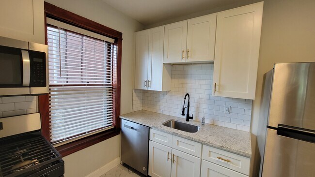 Building Photo - 5537 Holly Hills Ave