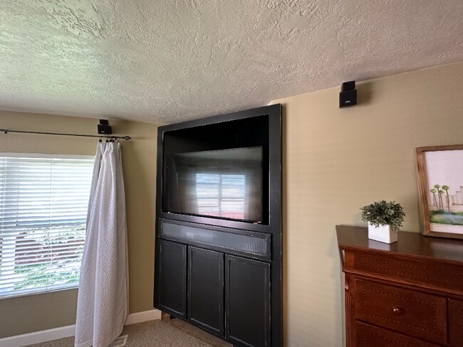 Building Photo - 5495 Wheatridge Ln