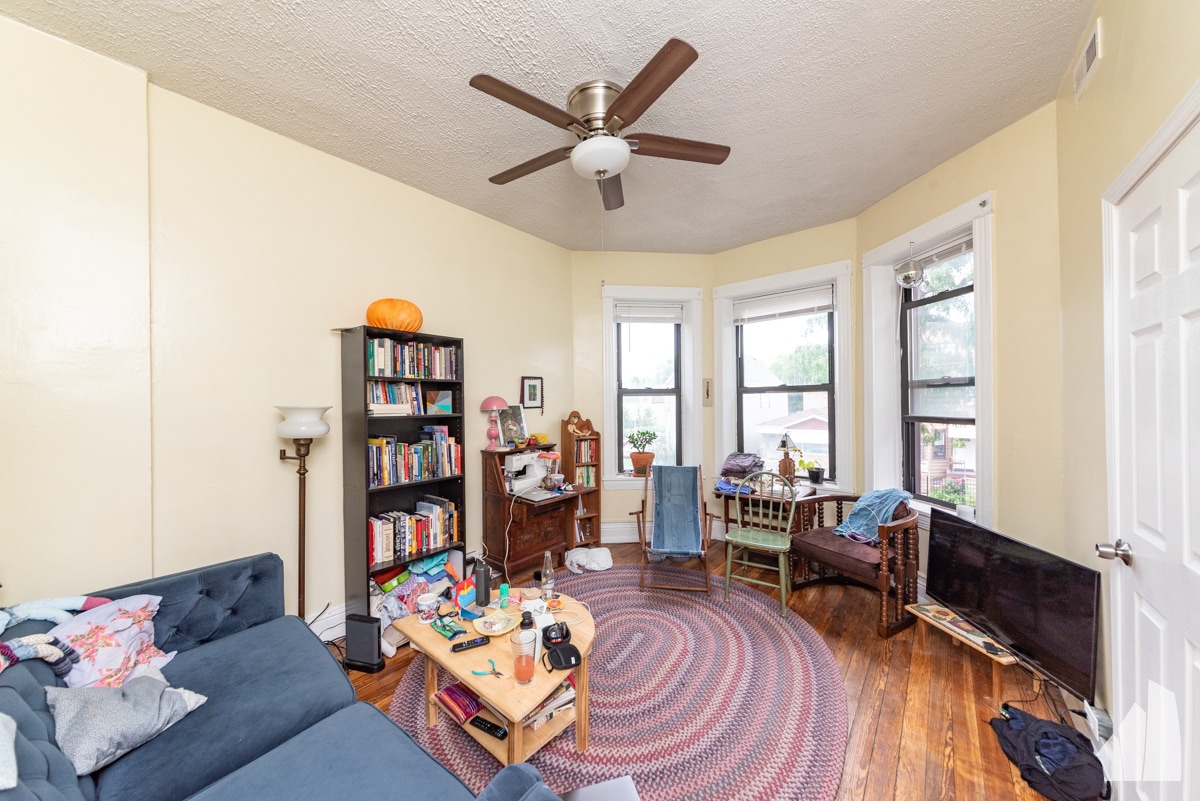 3107 N Bernard St Unit 002D, Chicago, IL 60618 Condo for Rent in