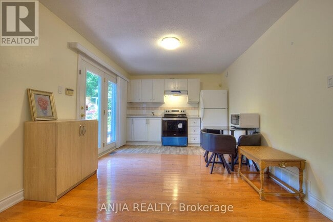 Building Photo - 6 Bellbury Crescent