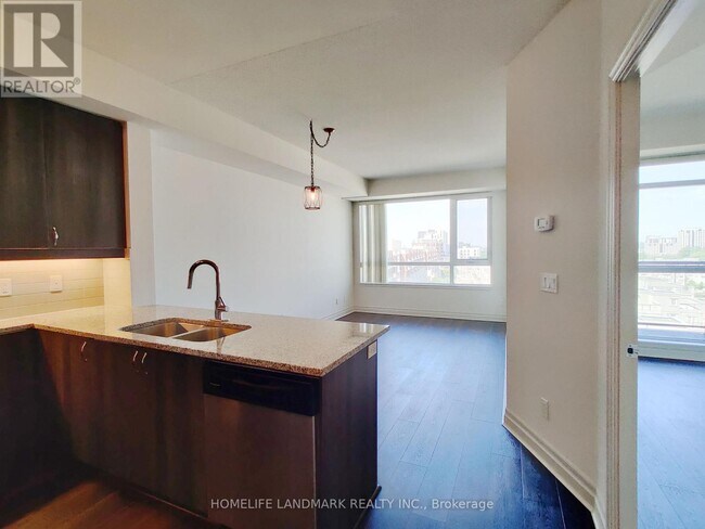 Photo du bâtiment - 8110-8110 Birchmount Rd