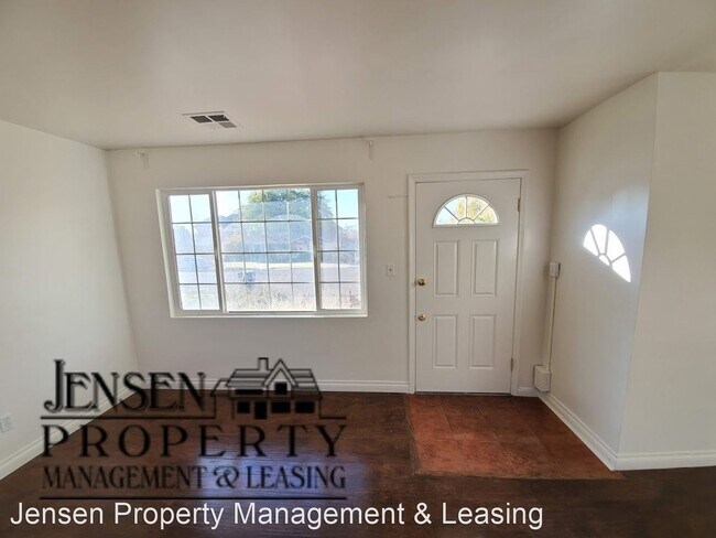 Foto del edificio - 4 br, 2 bath House - 248 West 300 North