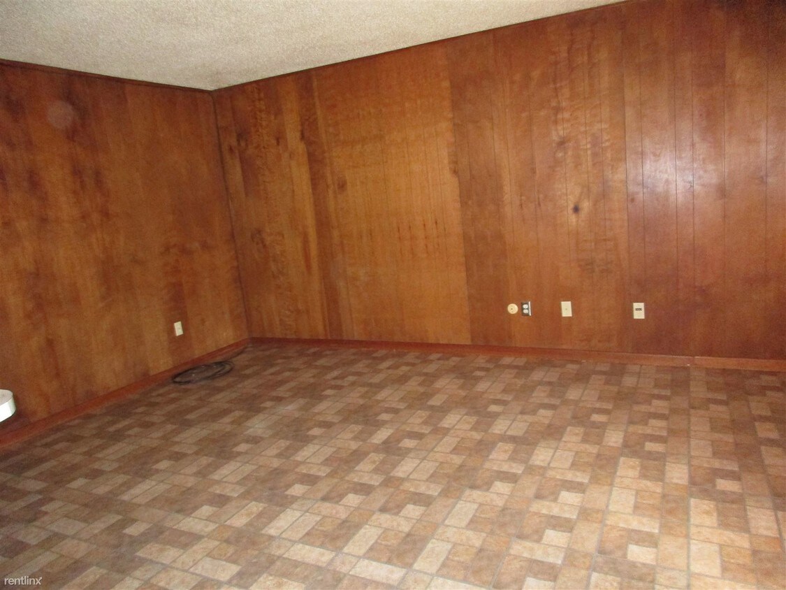 Primary Photo - 501 S Walnut St