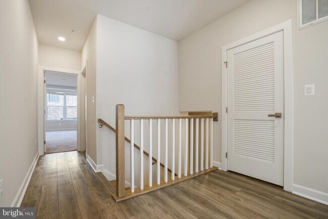 Foto del edificio - 2263 Woodland Gap Terrace