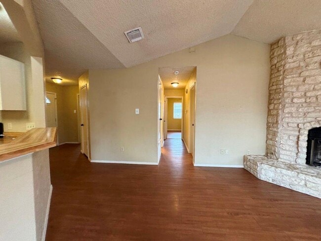 Foto del edificio - 1002 Great Britain Blvd