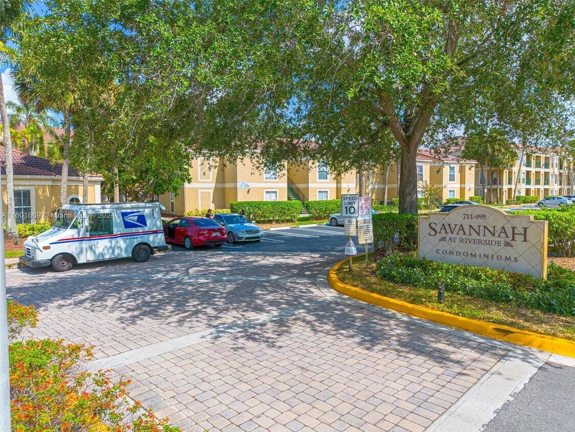 Primary Photo - 733 Riverside Drive Apt #1221, Coral Sprin...
