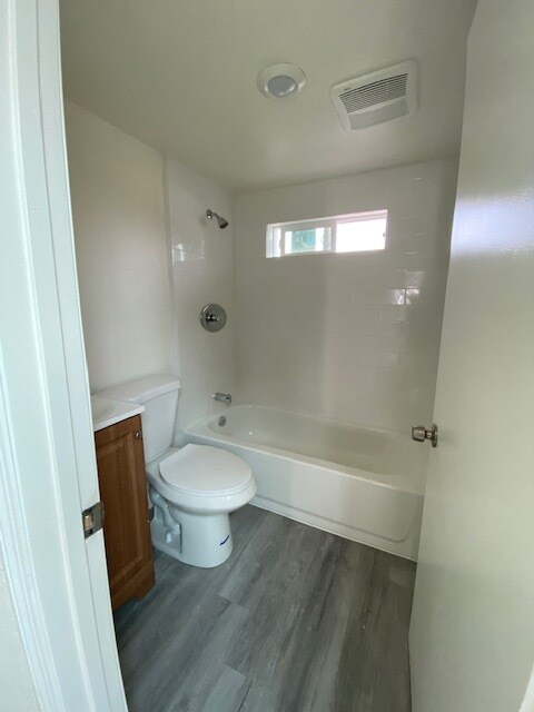 Foto del edificio - 1347 E 23rd St