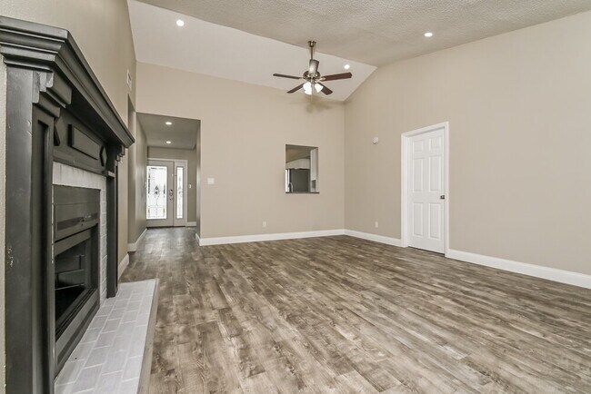 Building Photo - 3938 King Dr