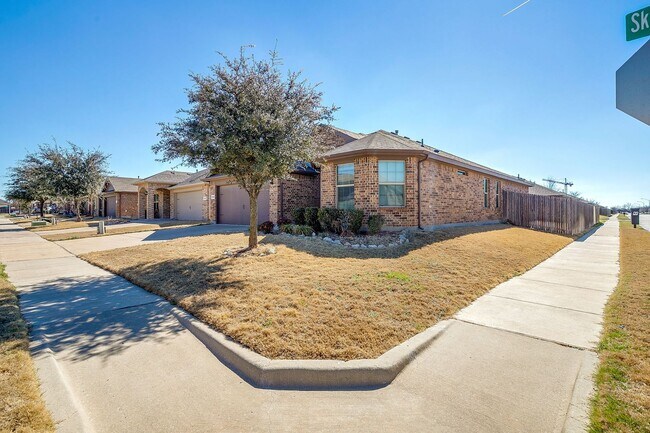 Foto del edificio - Amazing 4 Bed, 2 Bath in the Highly Desired Villages-Eagle Mountain- 76179- Eagle Mountain/Sagina...