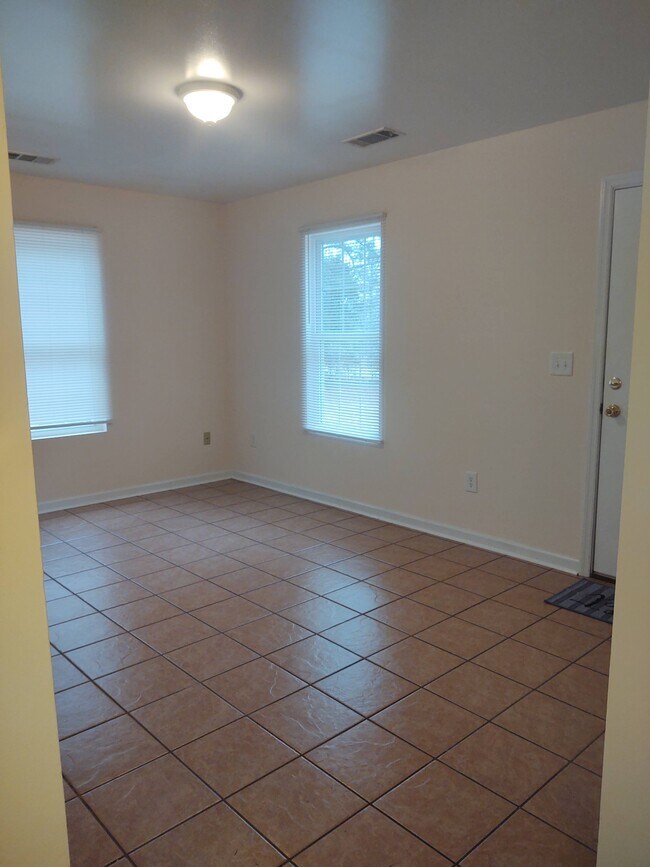Sala de estar - 247 Hereford Cir