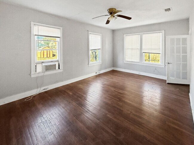 Building Photo - 3-Bedroom Home Near Downtown & The Pearl – Central San Antonio Living