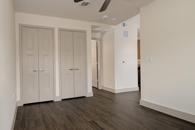 Foto del edificio - 8900 Six Pines Dr