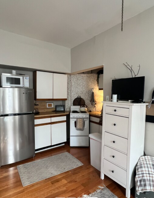 Foto principal - 65 Burbank St
