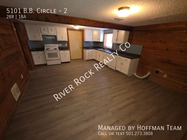 Building Photo - 5101 B.B. Circle-2