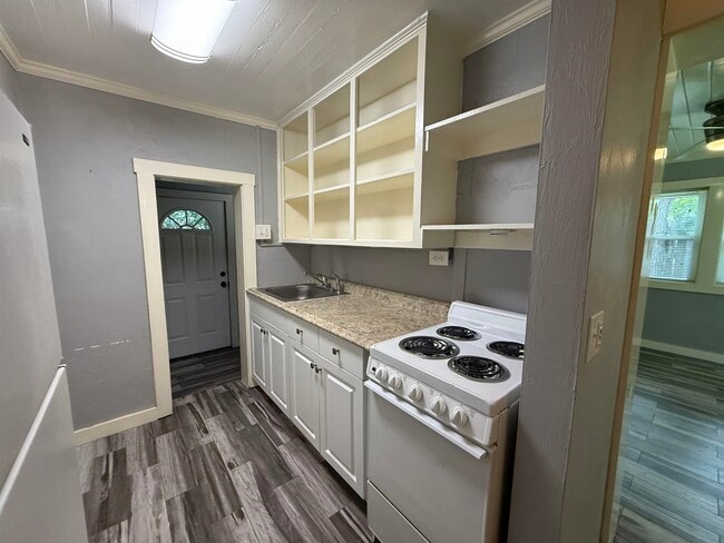 Building Photo - 1316 Aintree Ln