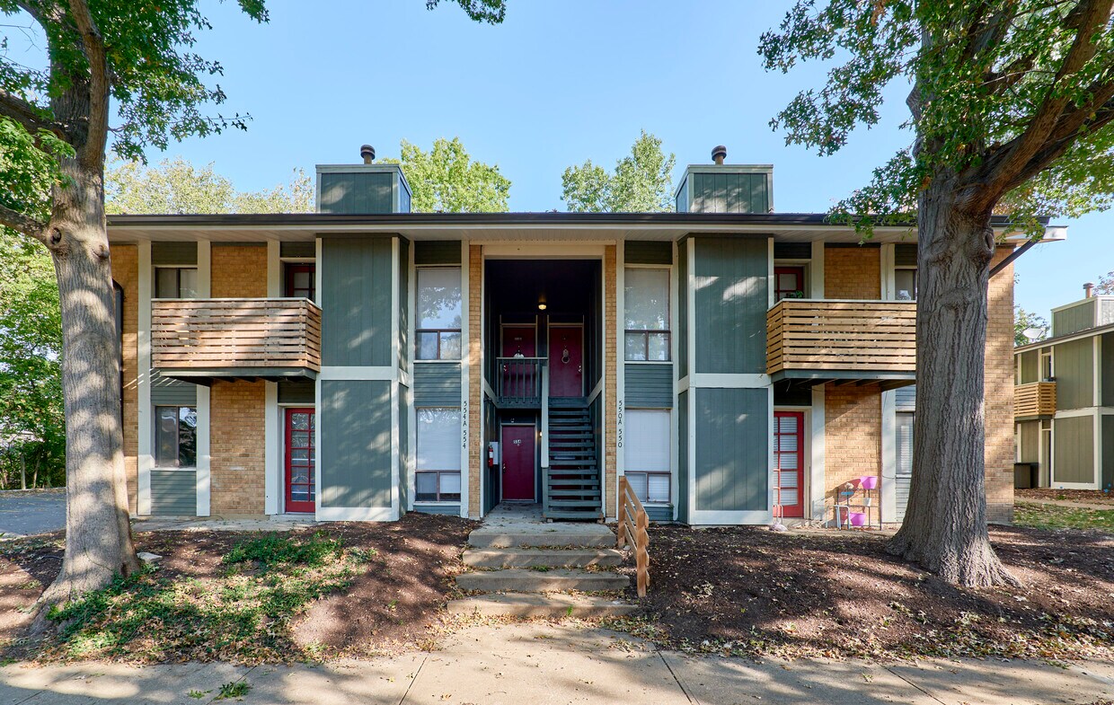 Kirkwood Forest Apartments in Kirkwood, MO