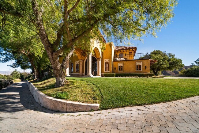 Building Photo - Private 5 Bedroom Estate for Rent in Santa...