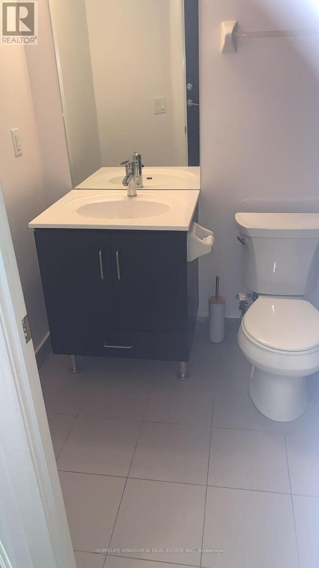 Photo du bâtiment - 215 Sherway Gardens Rd