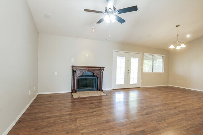 Foto del edificio - 6320 W Port Royale Ln