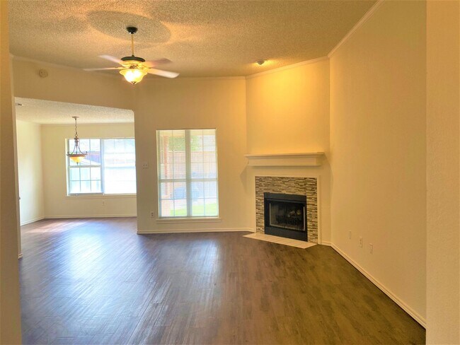 Building Photo - **BEAUTIFUL WESTCHESTER PARK ADDITION HOME**