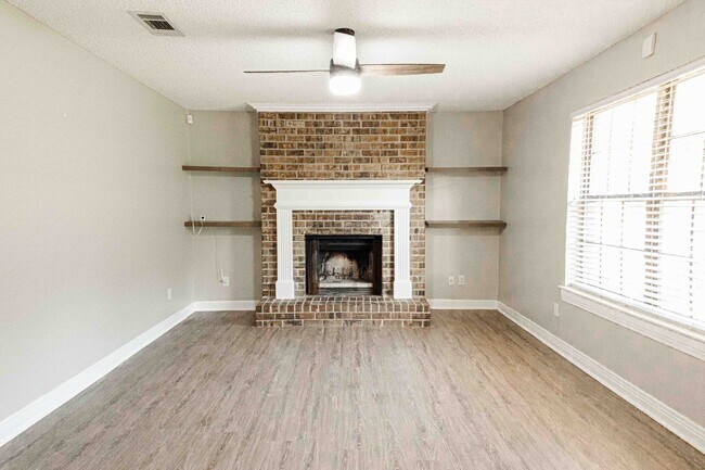 Building Photo - Charming 3-Bedroom Home with In-Ground Poo...