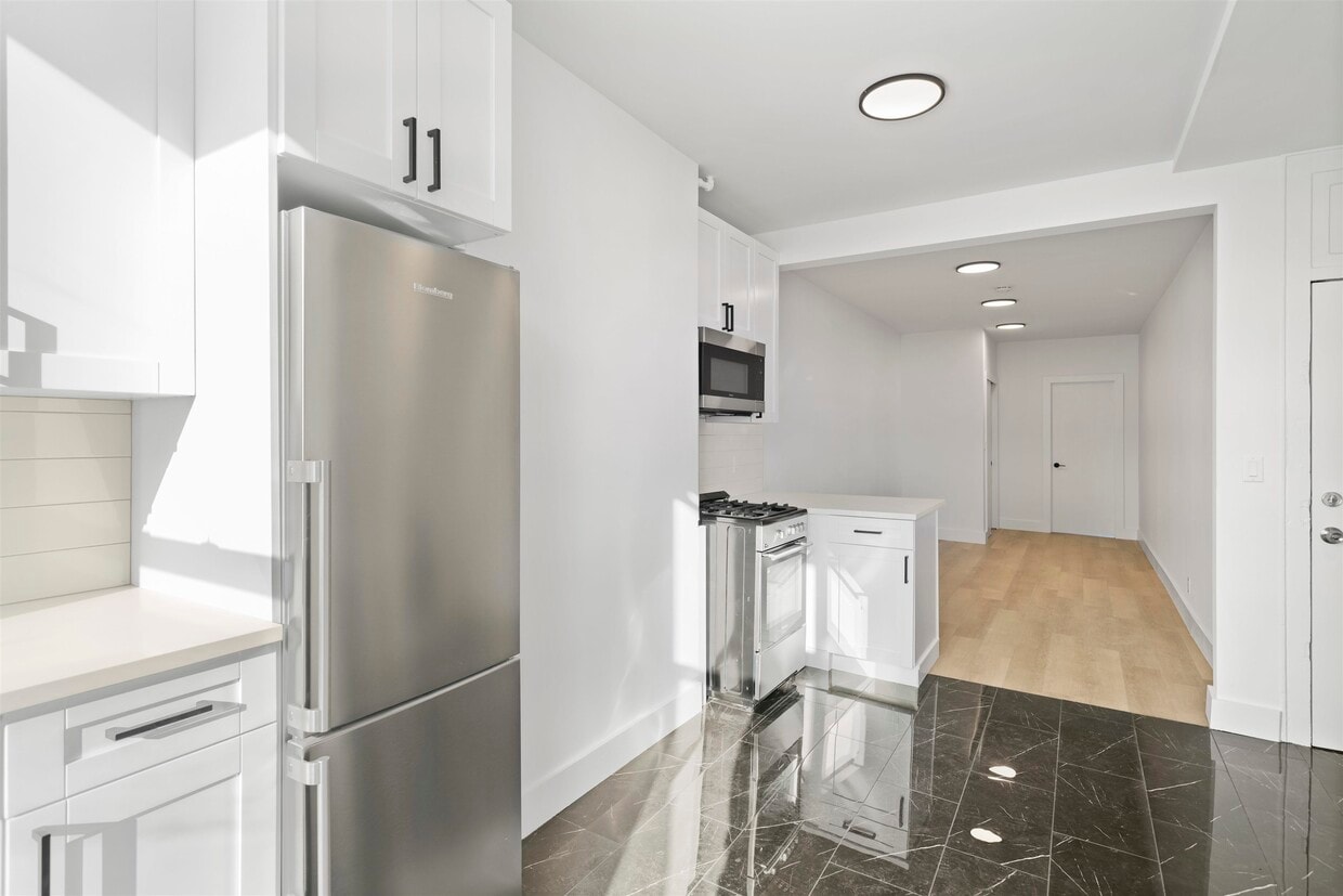 Primary Photo - 216 Madison St