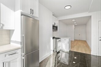 Building Photo - 216 Madison St