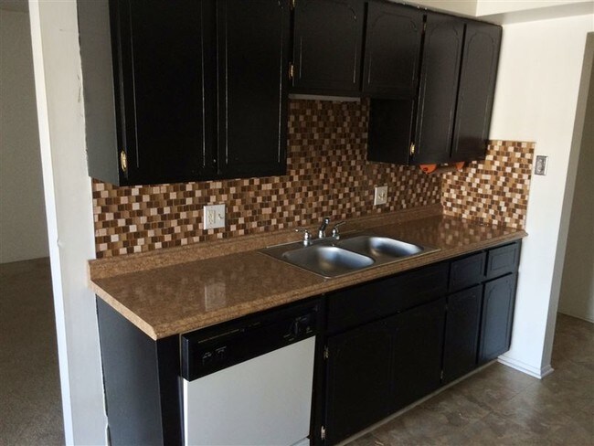 Foto del edificio - 8140 24 Mile Rd