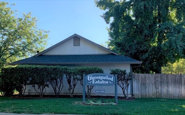 Foto del edificio - Take Over My Lease in January 2025 !!!!  Greenwood Estates has an Excellent 2 Bedroom, 1.5 Bath T...