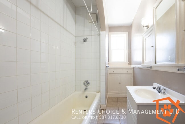 Building Photo - Main Floor Suite With Onsite Laundry