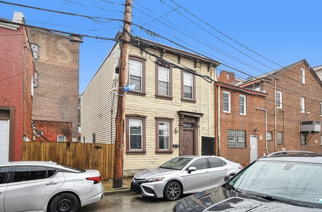 Building Photo - 1606 Bingham St