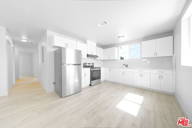 Foto del edificio - 238 W 84th Pl