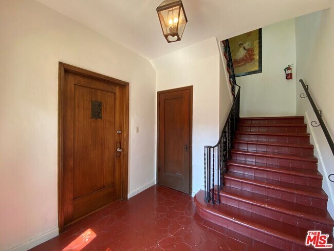 Building Photo - 446 N Curson Ave