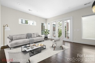 Building Photo - 1008 Westbrook Dr