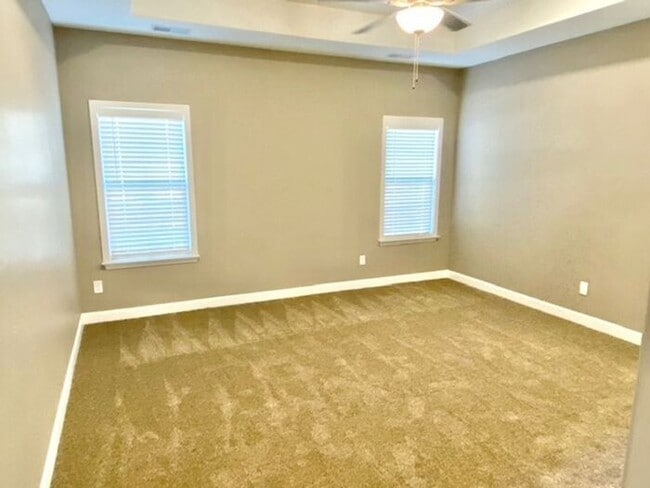 Building Photo - Now Leasing A 4 Bedroom 3 Bath Home In Oak...