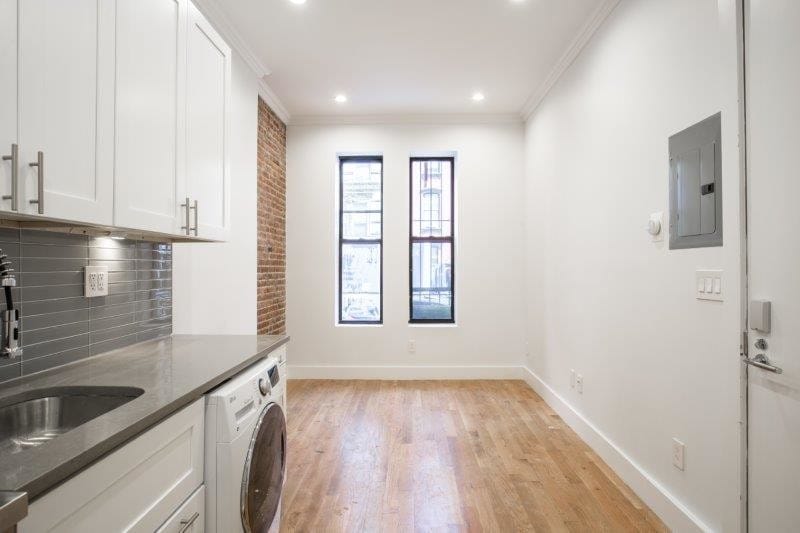 Primary Photo - 234 E 24th St
