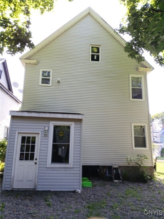 Building Photo - 134 Richardson Ave